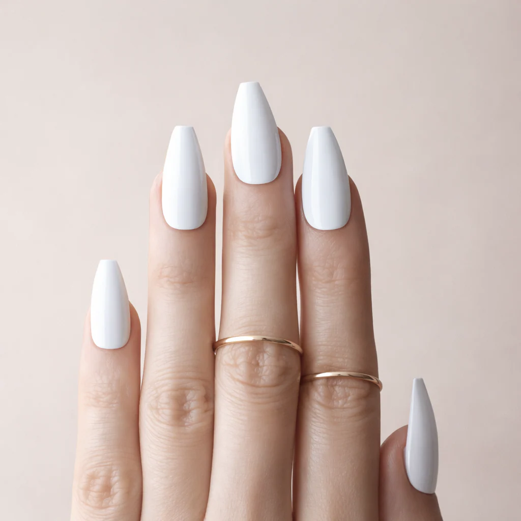 Faux Ongles Mi-Longs Blancs Forme Ballerine