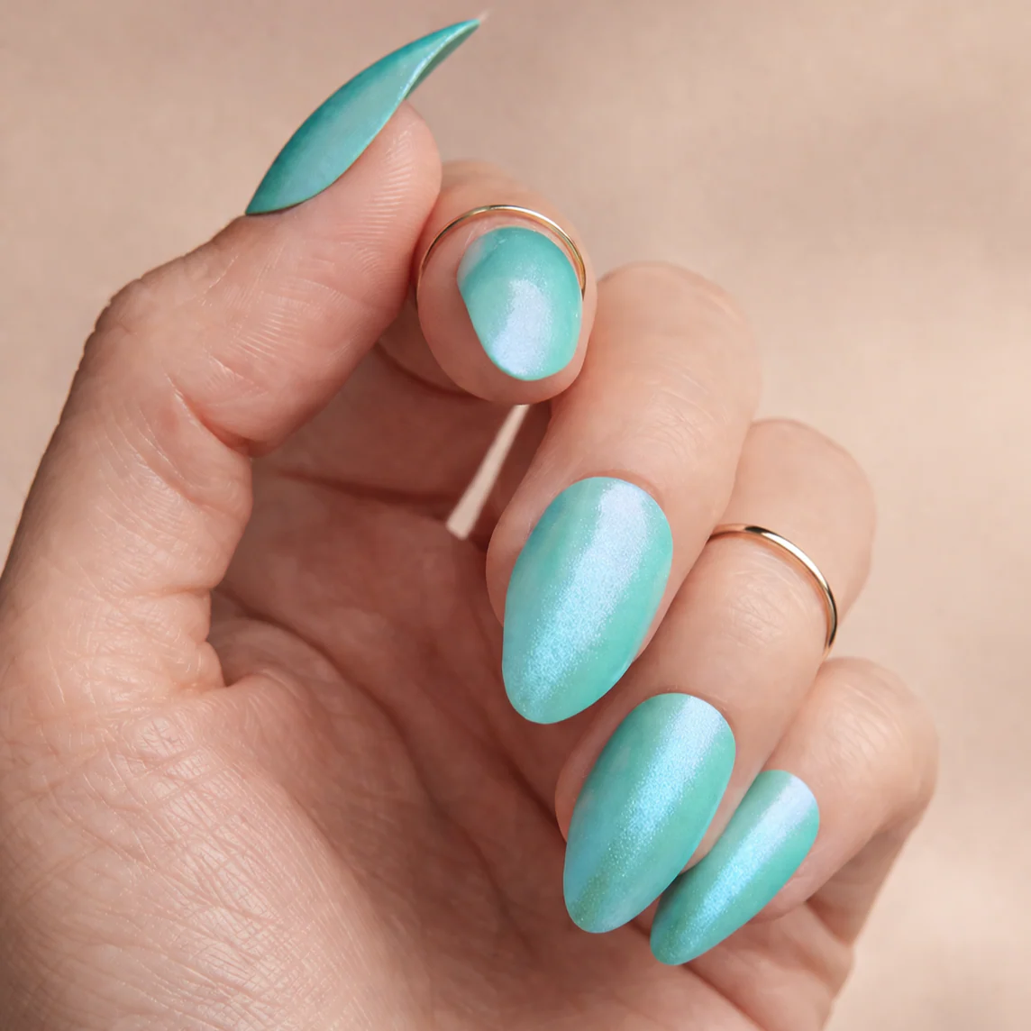 Faux Ongles Turquoise Chrome Amande Mi-Longs